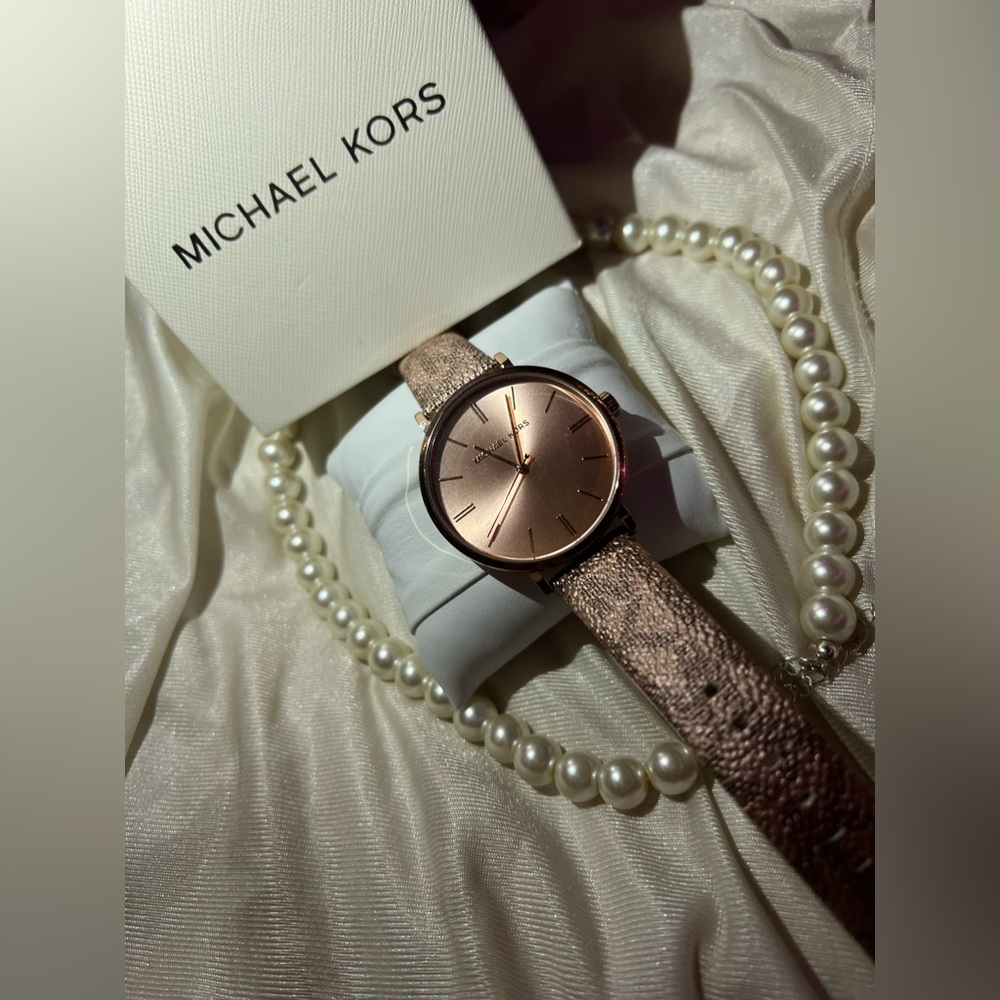 Brand new without tags Michael Kors watch rose gold